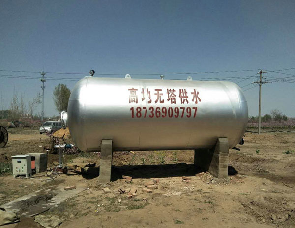 1594607437170998.jpg 15噸無塔供水器安裝現(xiàn)場.jpg
