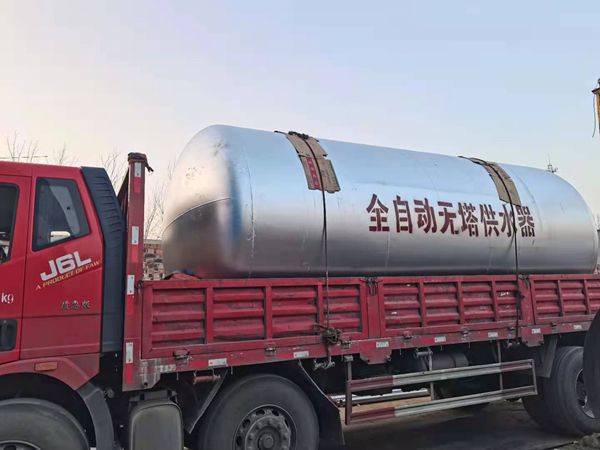 30噸臥式無塔供水設備.jpg 30噸臥式無塔供水設備.jpg